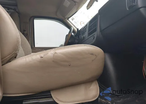 2011 Chevrolet Express 2500 Work Van z USA, uszkodzony, nr VIN 1GCWGFBA6B1119070